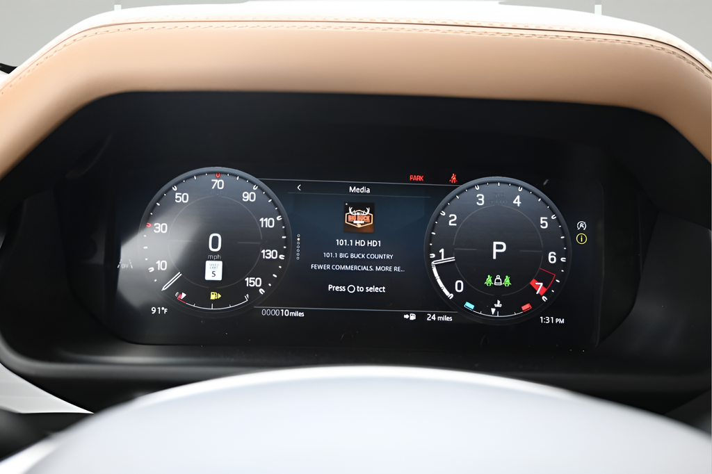 New 2026 White Land Rover X-Dynamic SE image 16