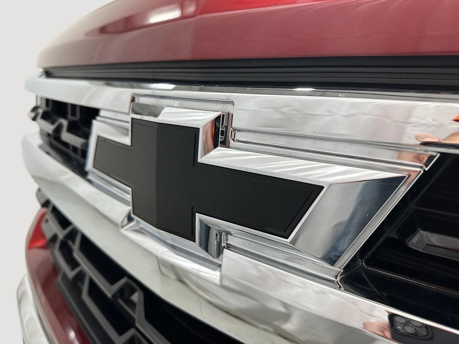 Used 2023 RADIANT RED TINTCOAT Chevrolet LT image 28