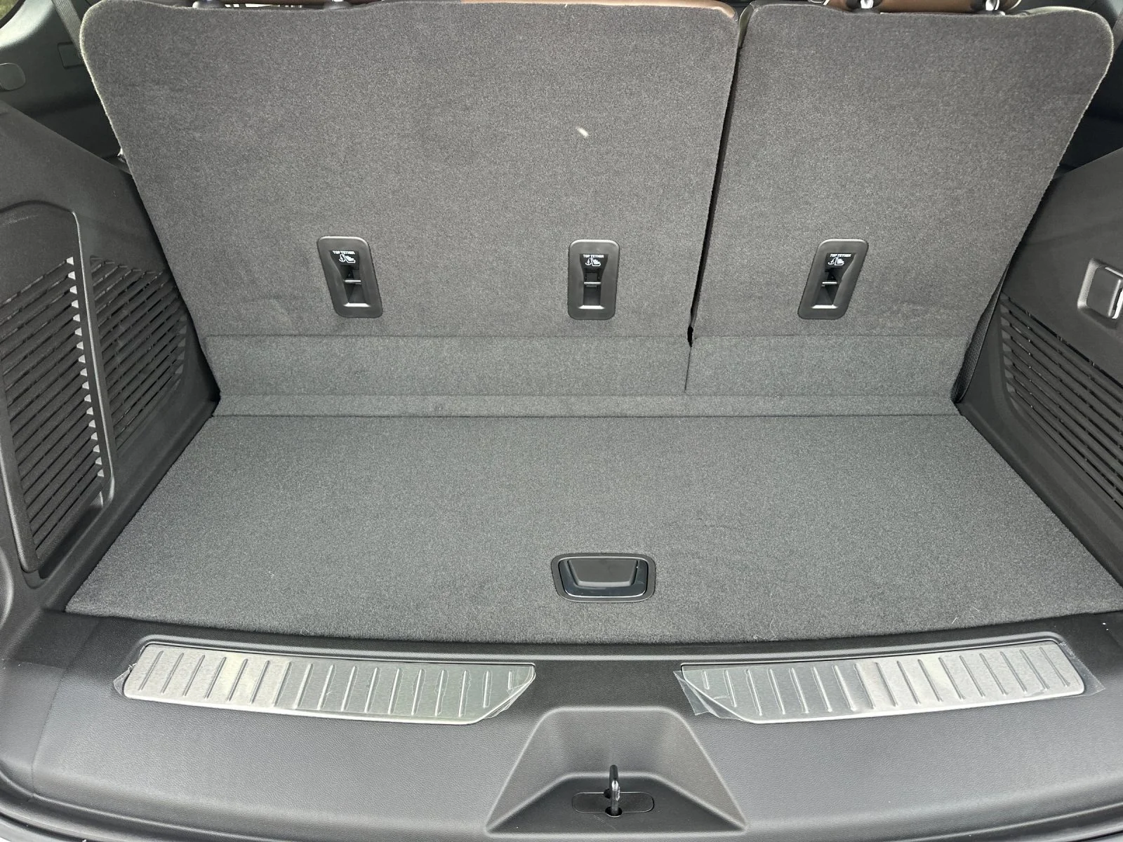 New 2027 Glacier White Tricoat GMC Denali Ultimate image 15