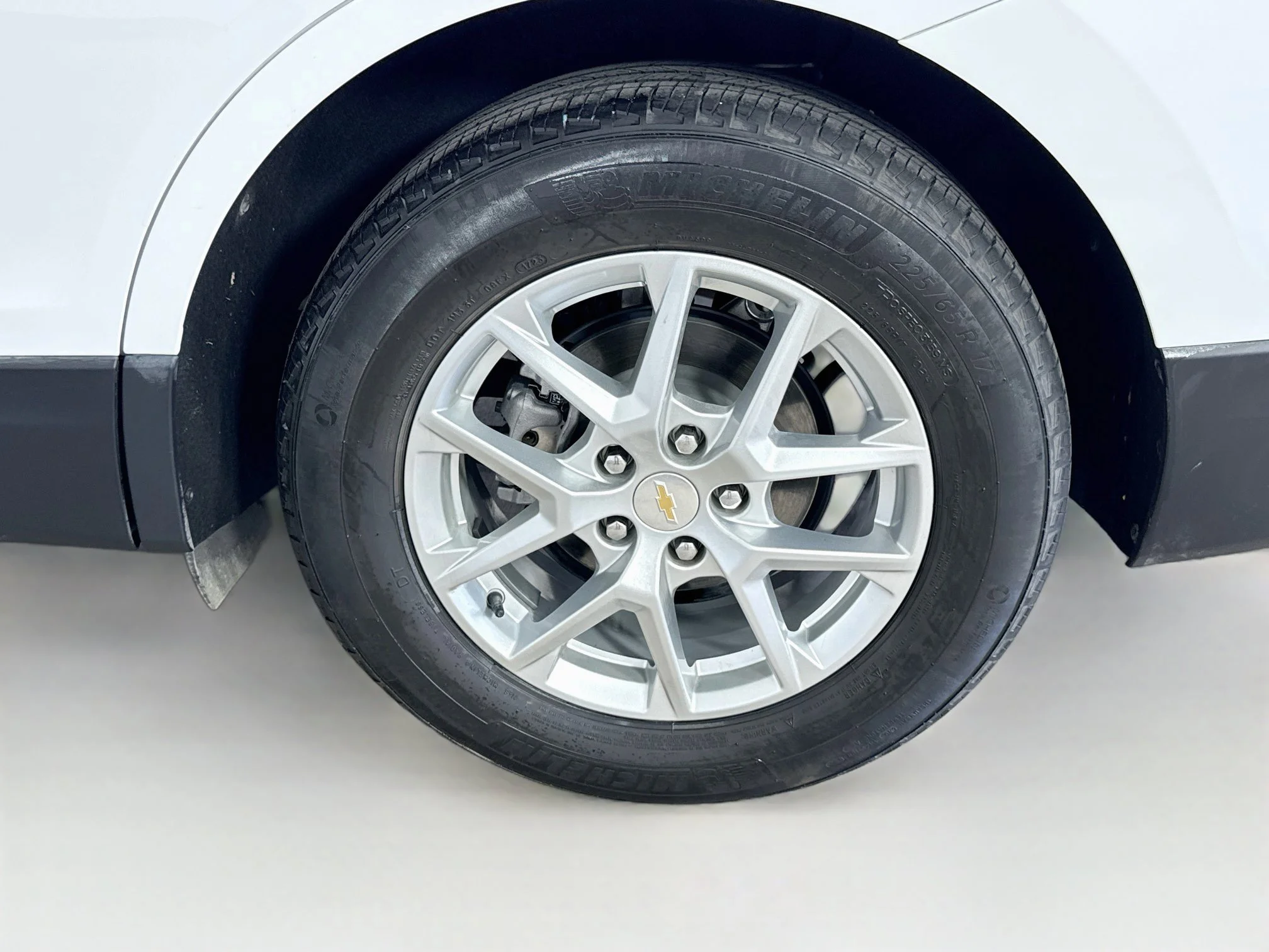 Used 2023 SUMMIT WHITE Chevrolet LT image 32