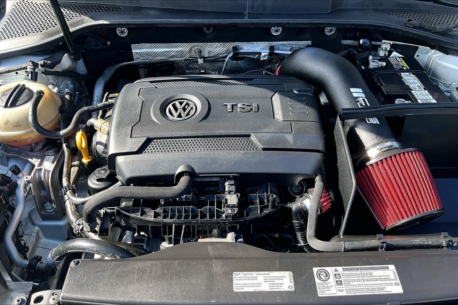 Used 2015 Reflex Silver Metallic Volkswagen S image 29