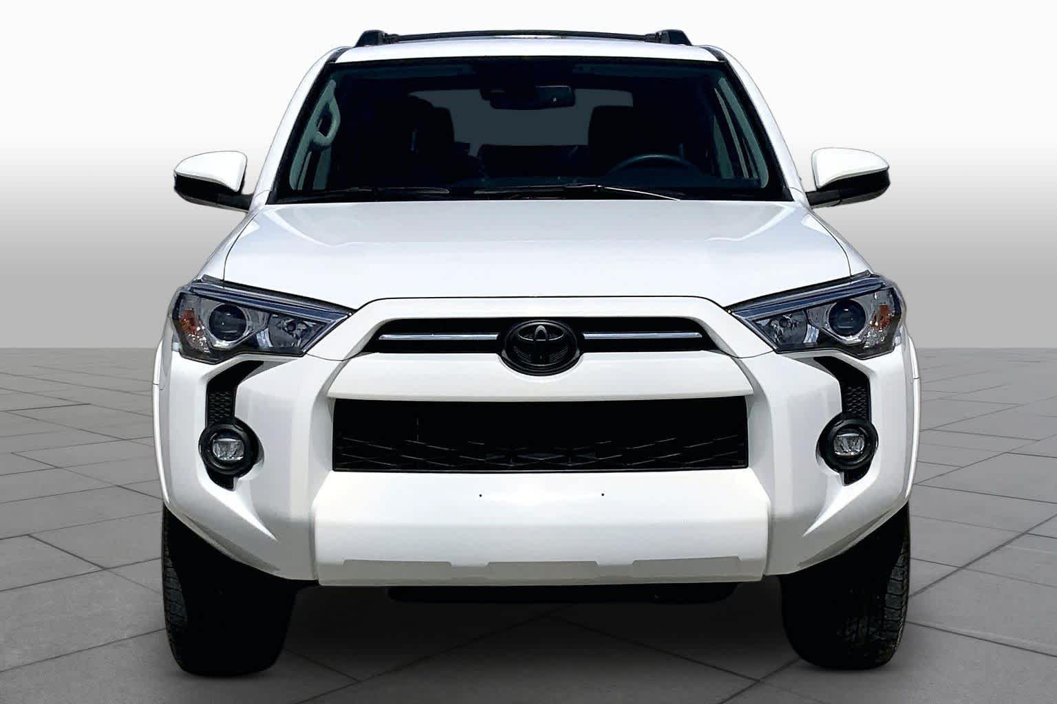 Used 2022 White Toyota SR5 image 4