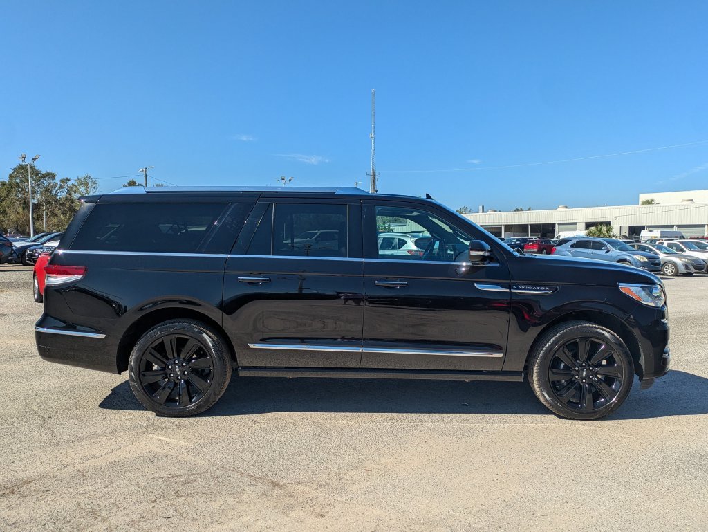 Used 2023 Black Lincoln Reserve image 6