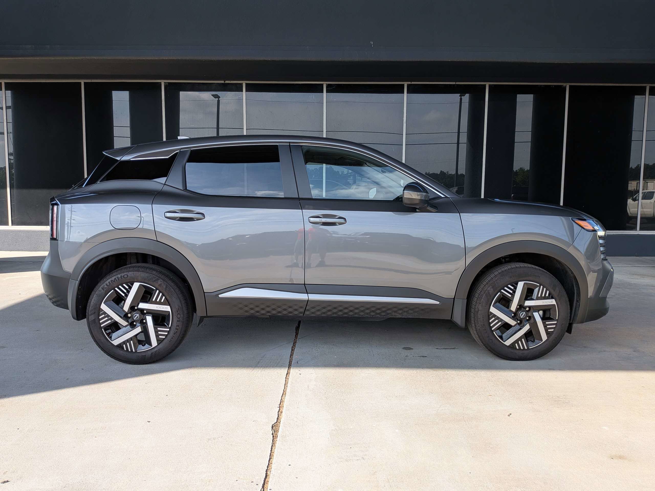 Used 2025 Gray Nissan SV image 2