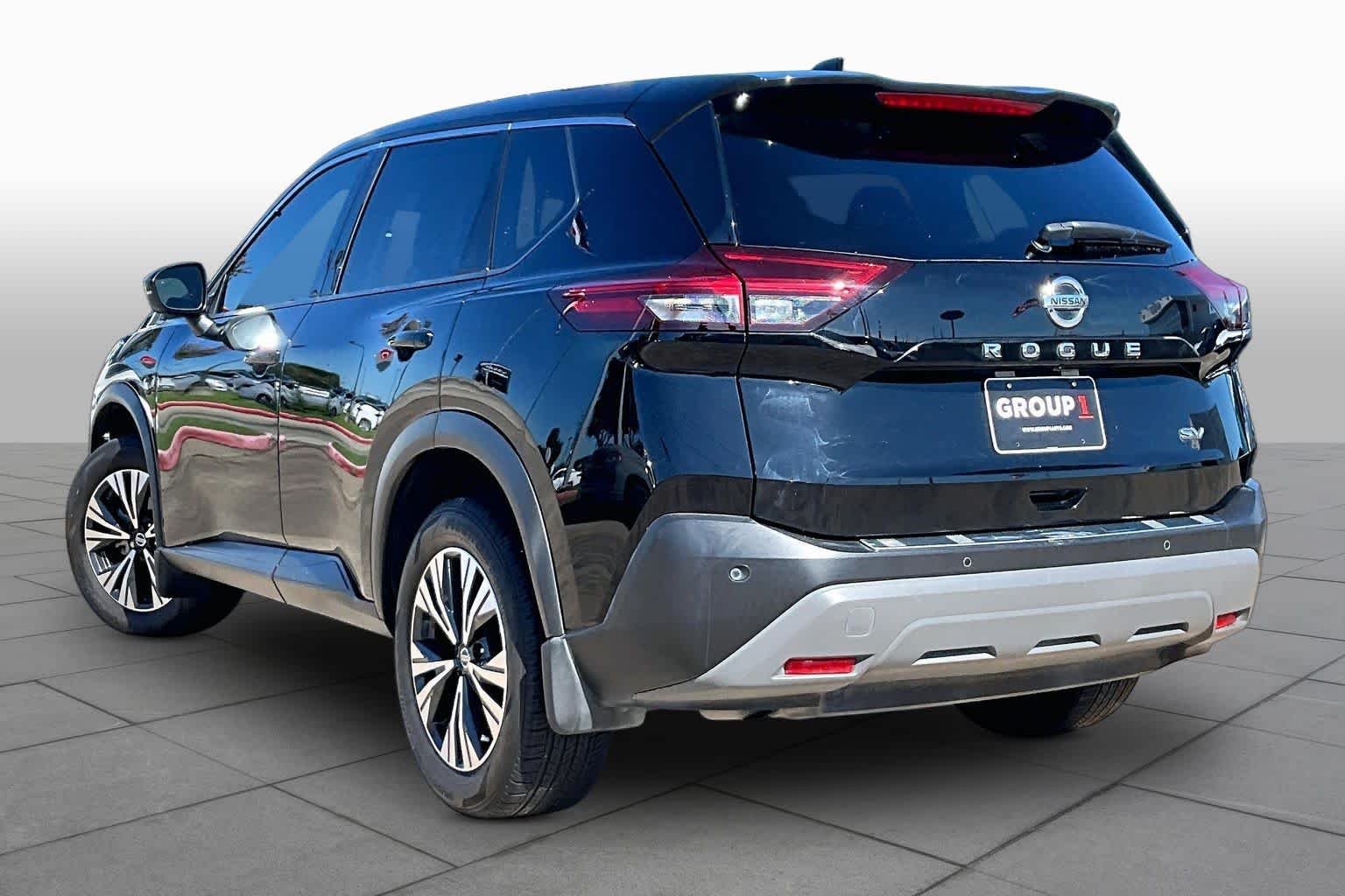 Used 2021 Super Black Nissan SV image 11