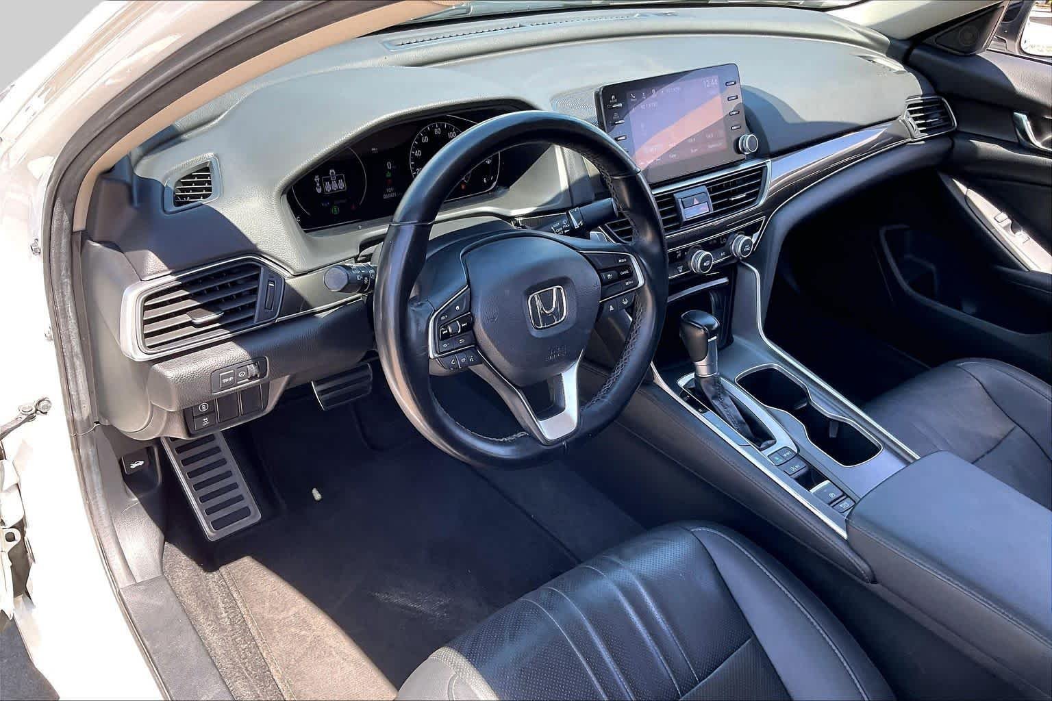 Used 2021 Platinum White Pearl Honda Sport SE image 17