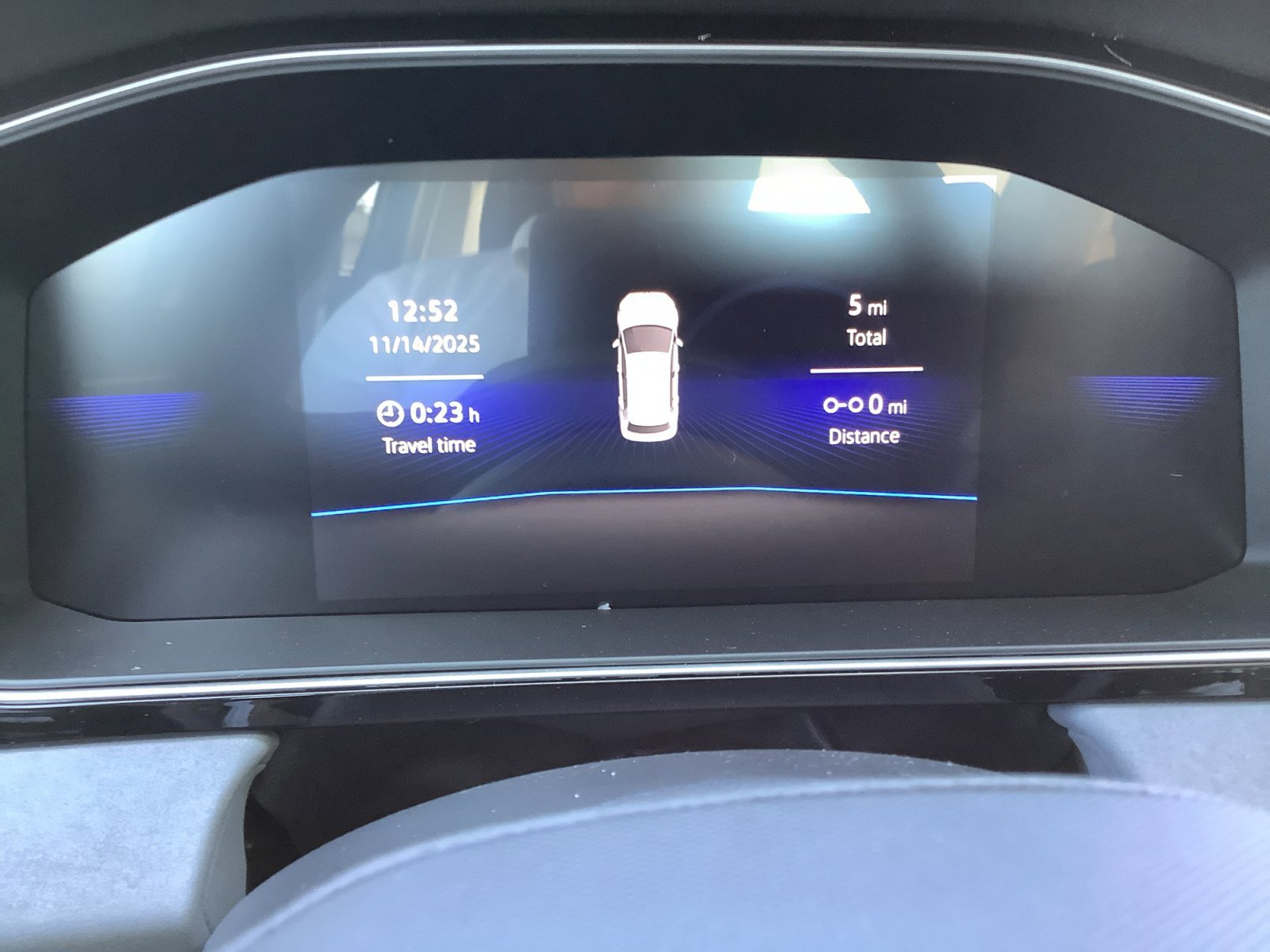 New 2026 PLATINUM GRAY M Volkswagen SE image 13