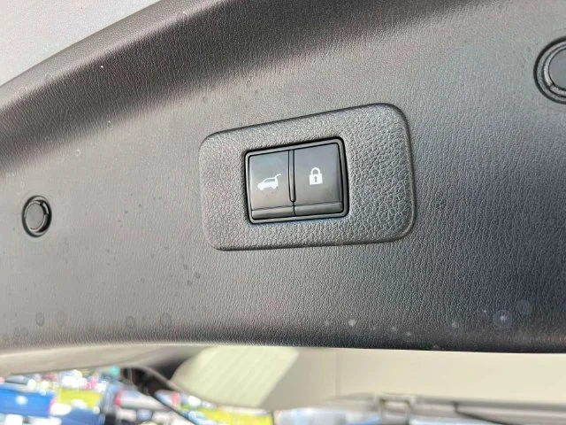 Used 2023 Silver Nissan SL image 21
