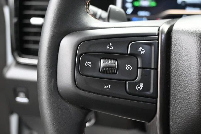 Used 2025 White GMC AT4 image 24