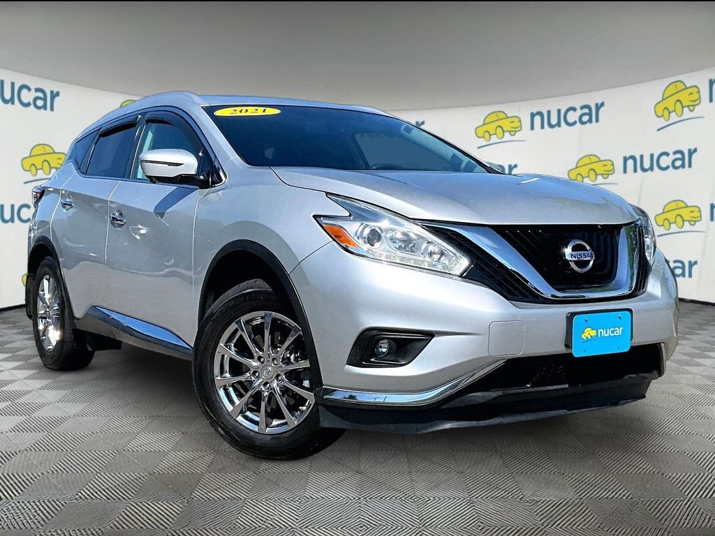 Used 2017 Silver Nissan SL image 1