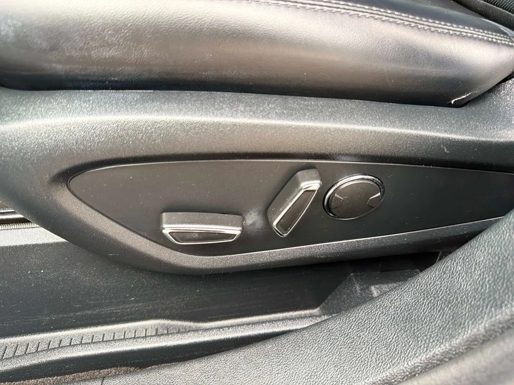 Used 2020 Blue Lincoln Reserve image 20