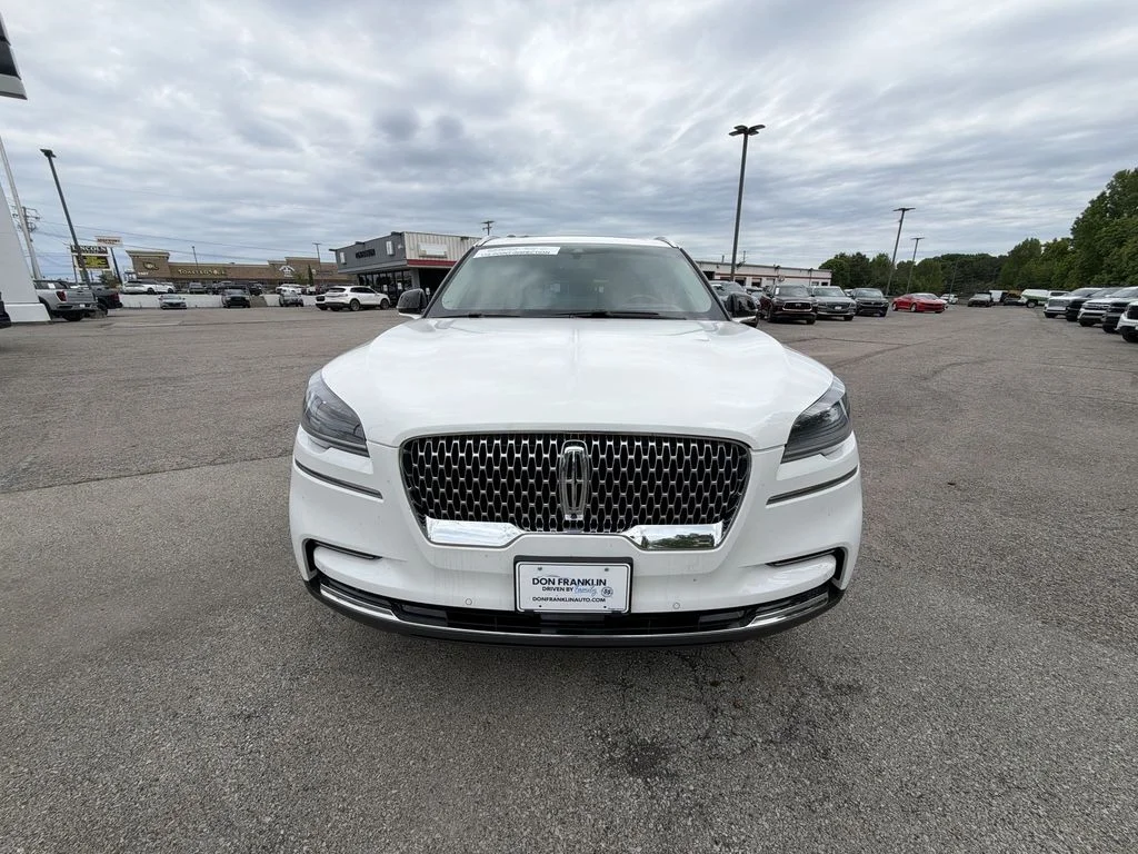 Used 2023 White Lincoln Reserve image 28