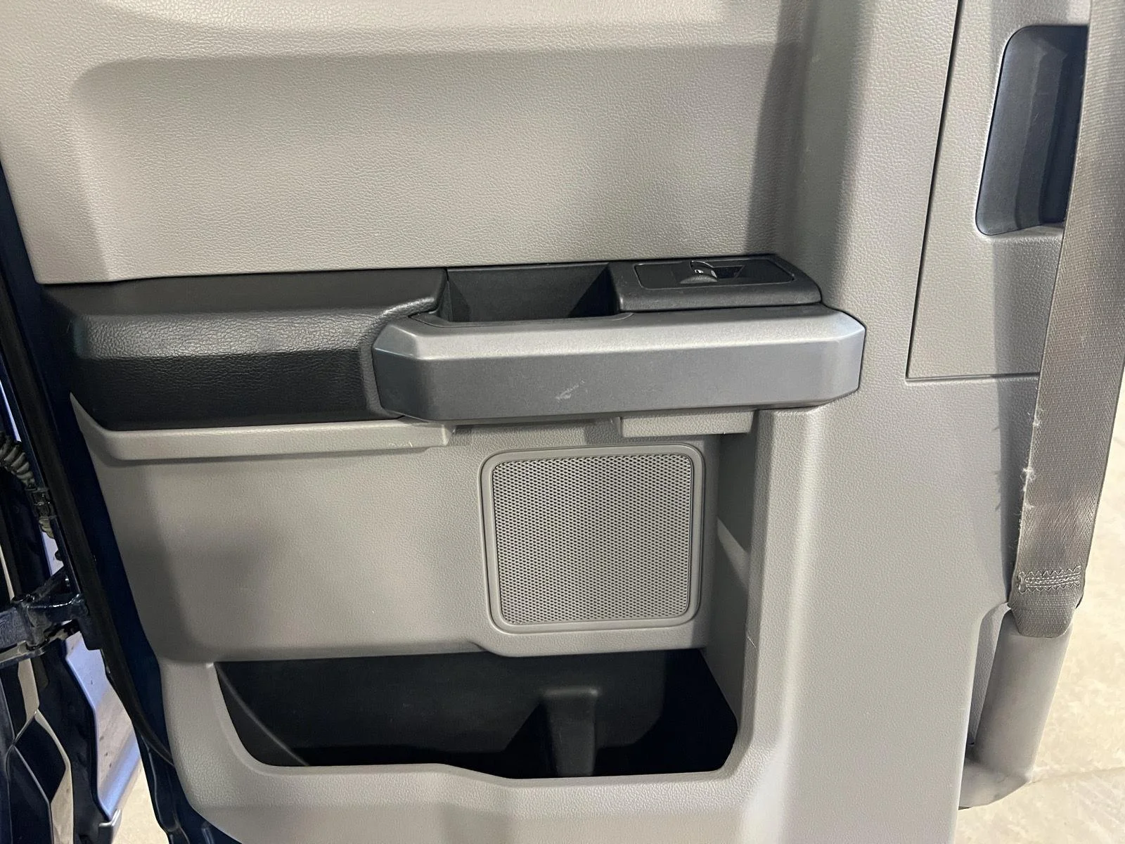 Used 2015 Blue Jeans Metallic Ford XLT image 16