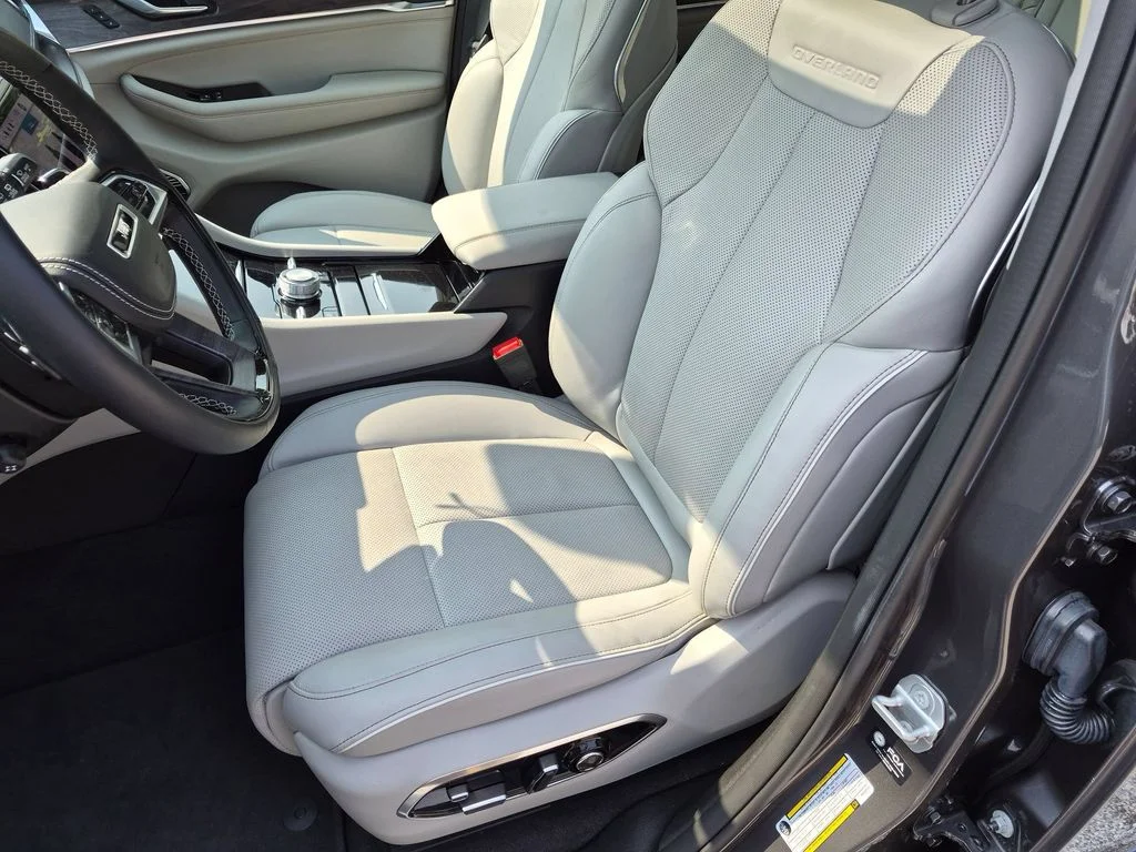 Used 2022 Gray Jeep Overland image 27