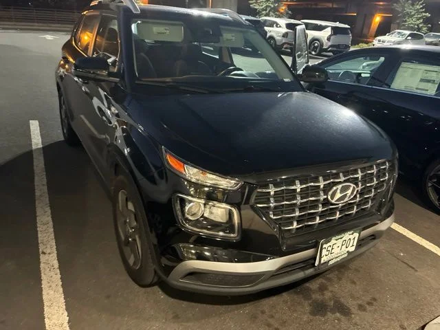 Used 2022 Black Hyundai SEL image 3