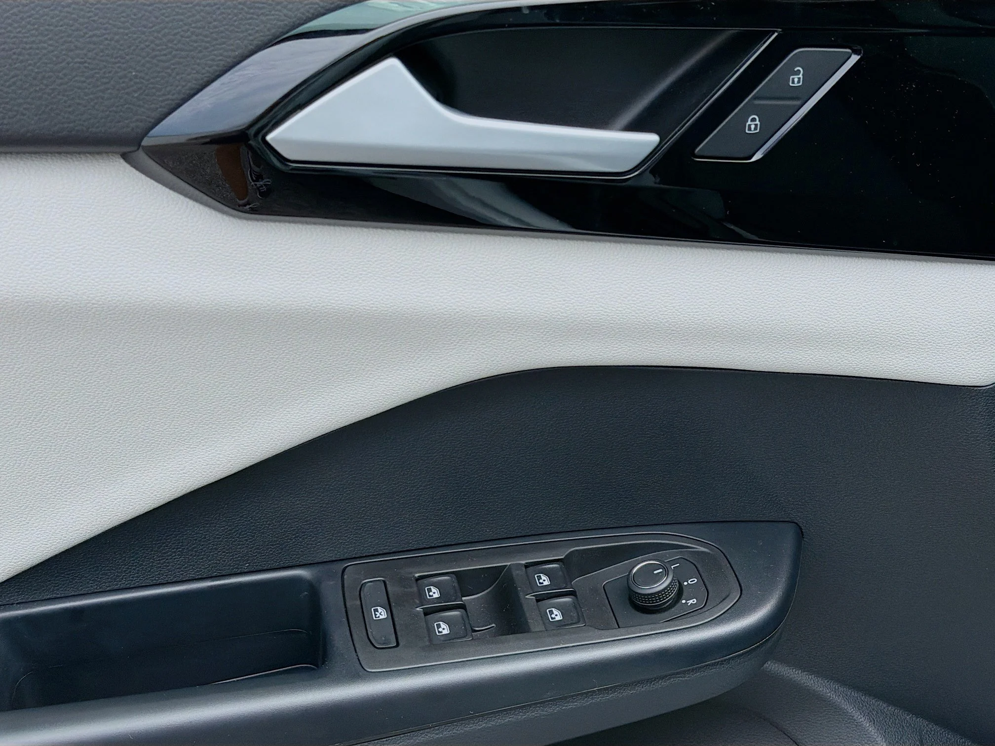 New 2026 White Volkswagen S image 21