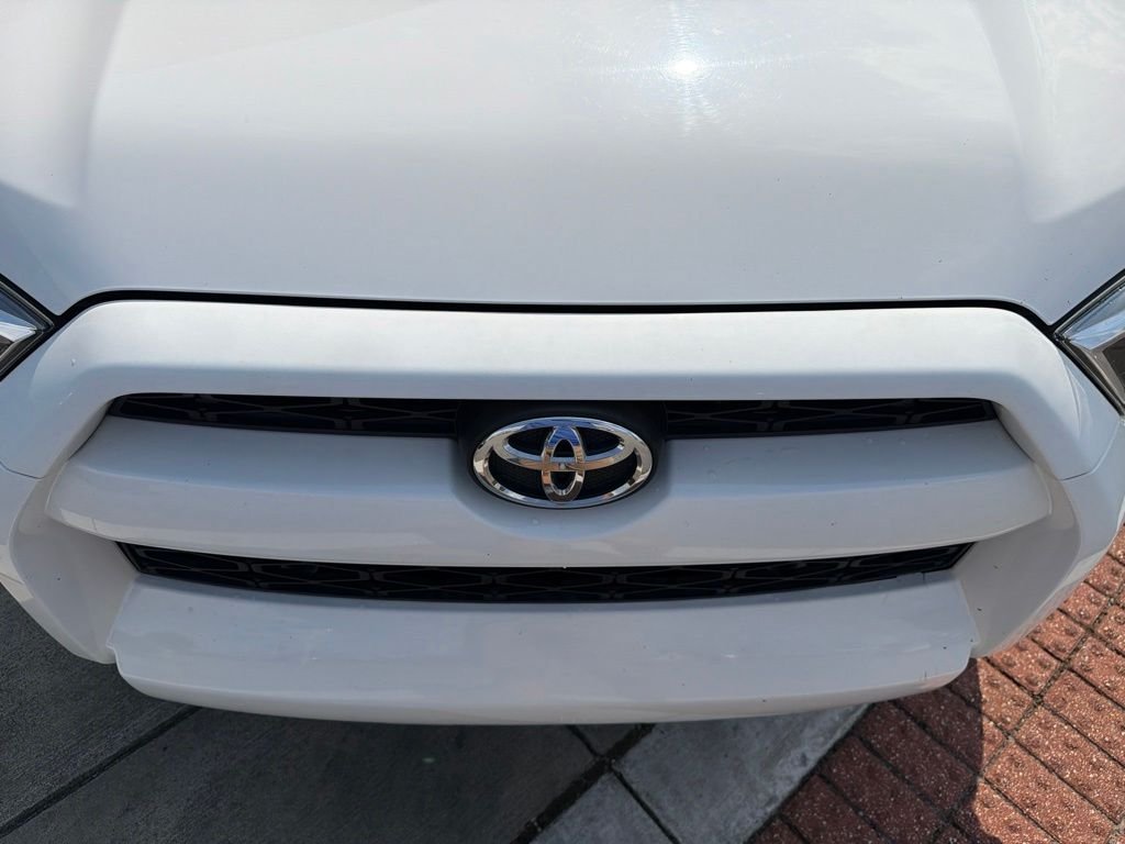 Used 2019 White Toyota SR5 image 13