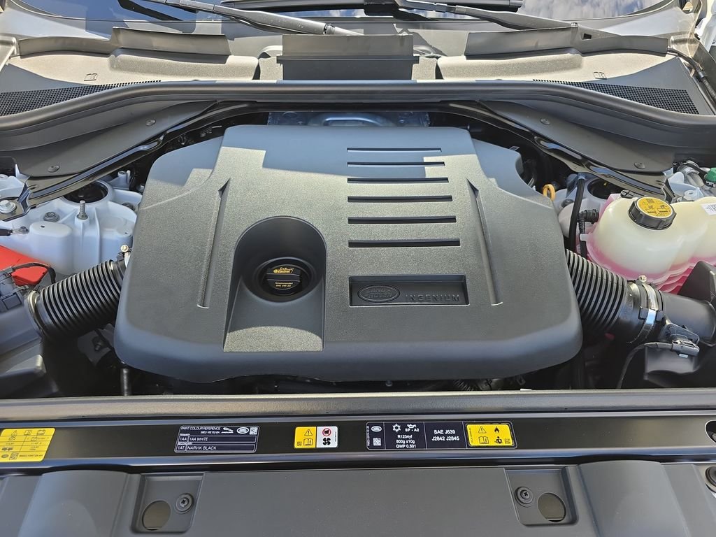 New 2026 Fuji White Land Rover Dynamic SE image 32