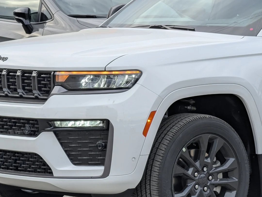 New 2026 White Jeep Limited Reserve - - 4x4 - Nappa Leather Seats - Dual-Pane Sunroof - Navigation & More! image 10