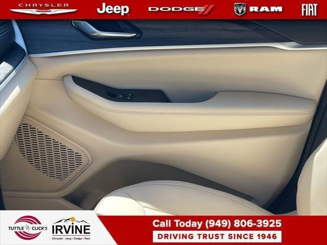 New 2026 Diamond Black Crystal Pearl-Coat Exterior Paint Jeep Limited image 21