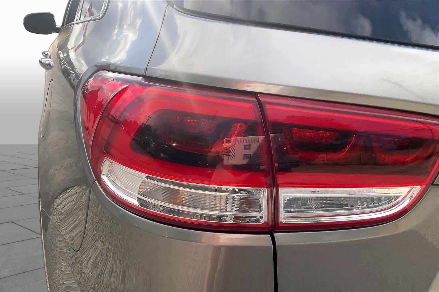Used 2016 Titanium Silver Kia SXL image 29