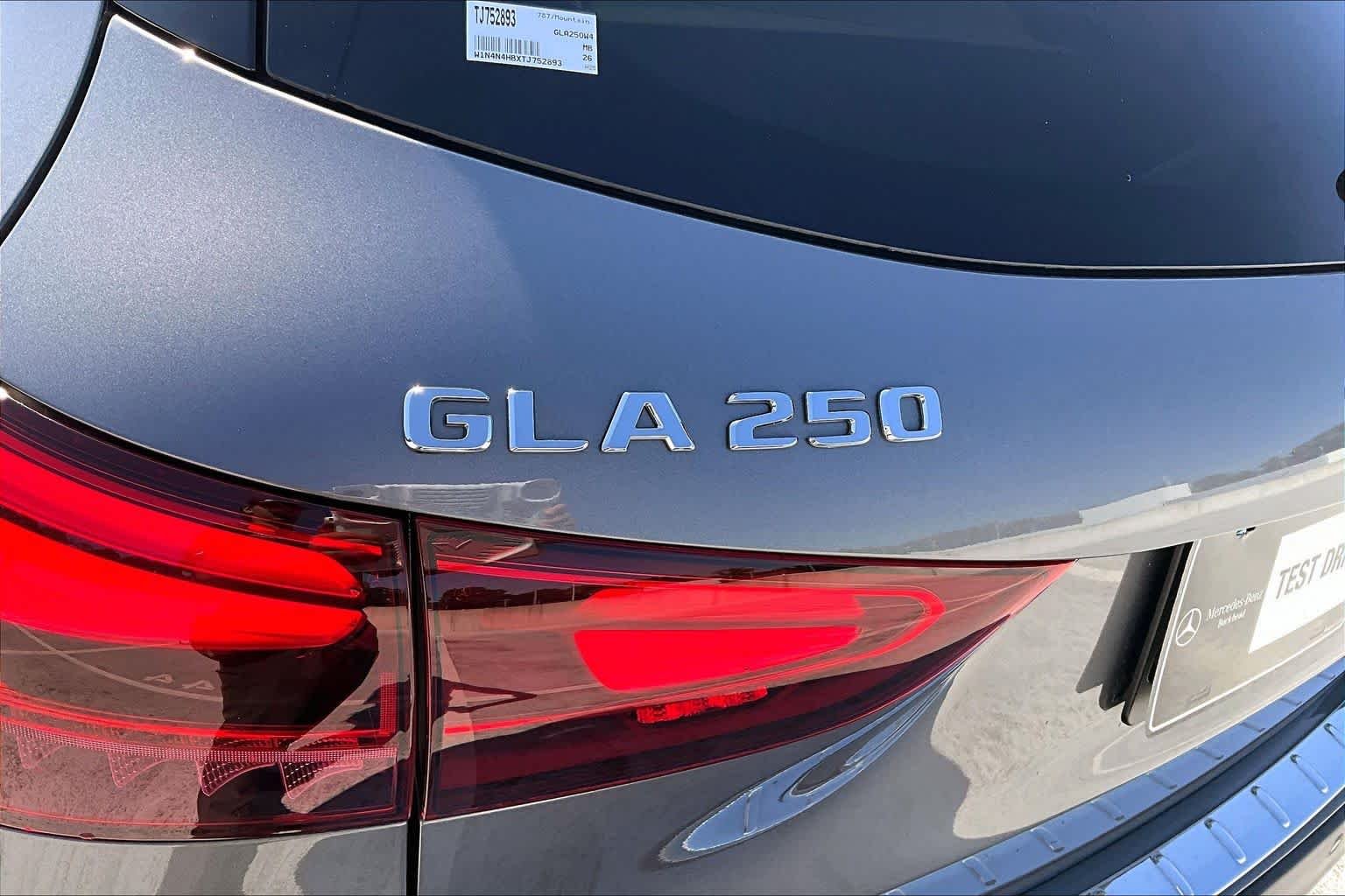 Used 2026 Mountain Grey Metallic Mercedes-Benz GLA 250 image 31