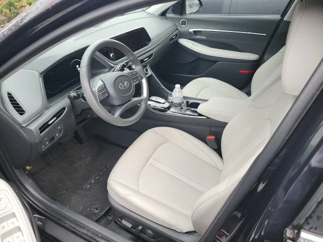 Used 2023 Grey Hyundai Limited image 4