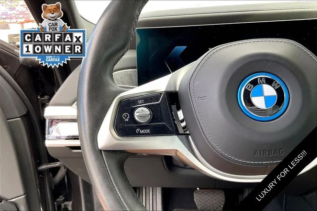 Used 2023 Gray BMW xDrive60 image 18