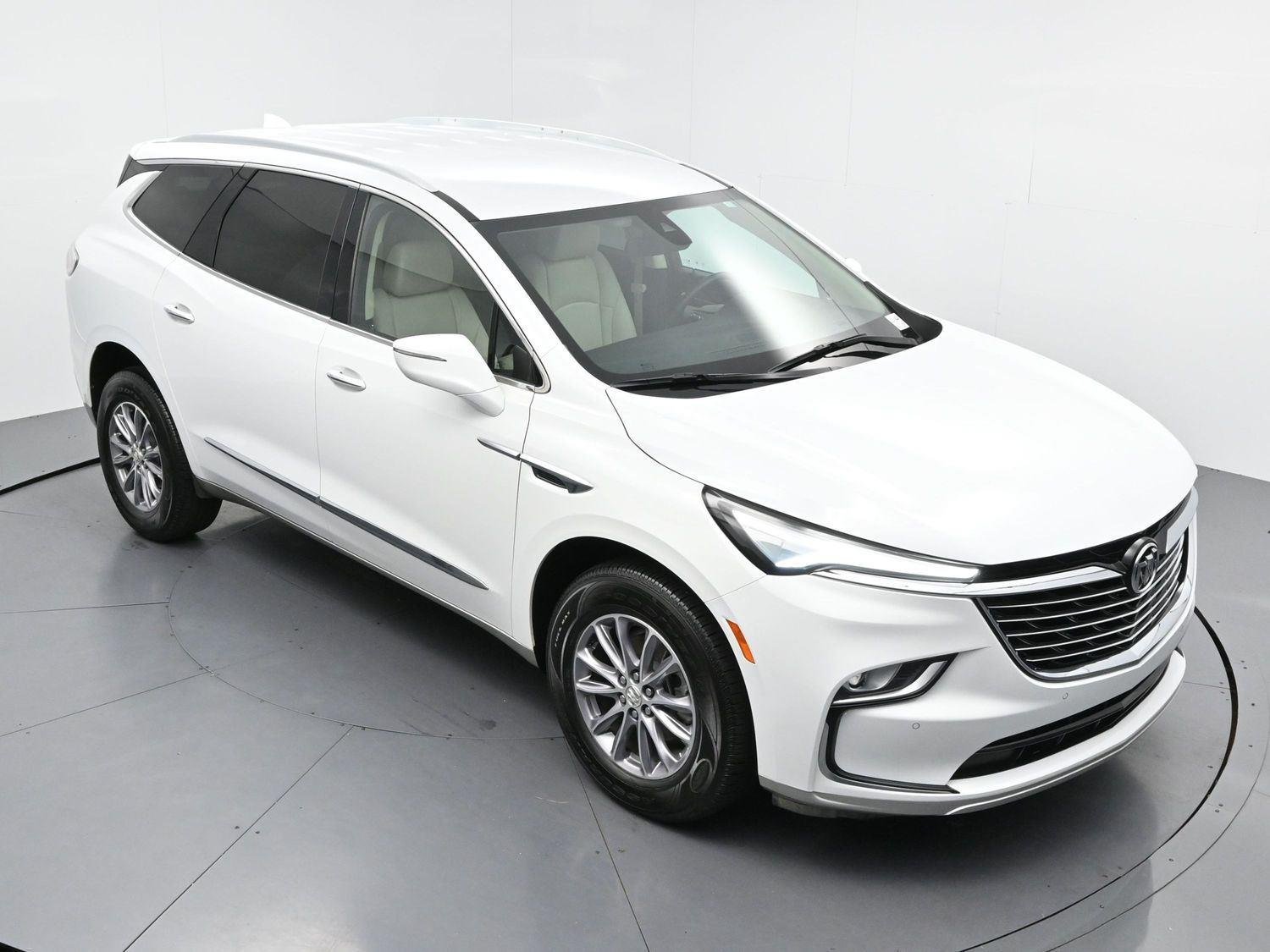 Used 2023 Summit White Buick Essence image 37