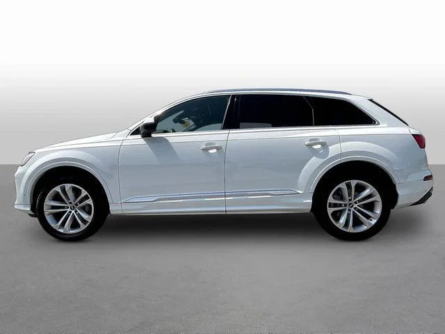 Used 2025  Audi 55 Premium image 4