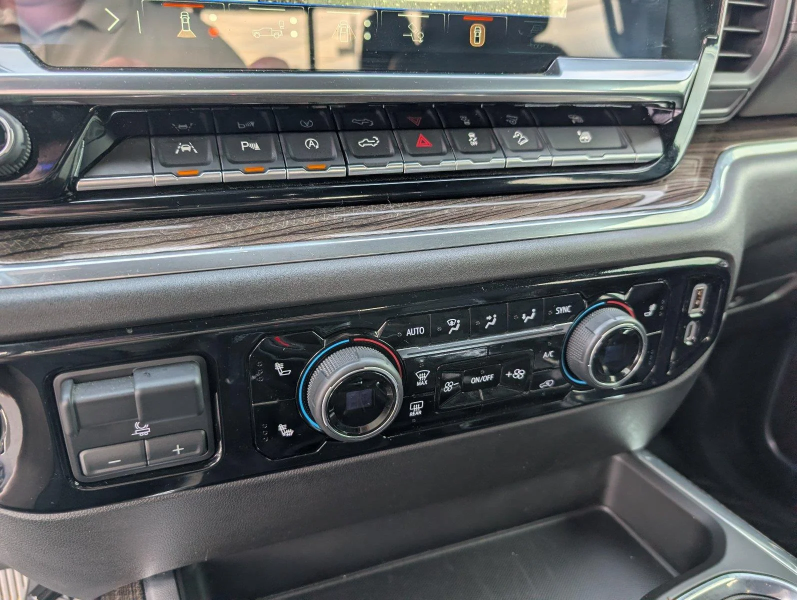Used 2025 Black Chevrolet RST image 19