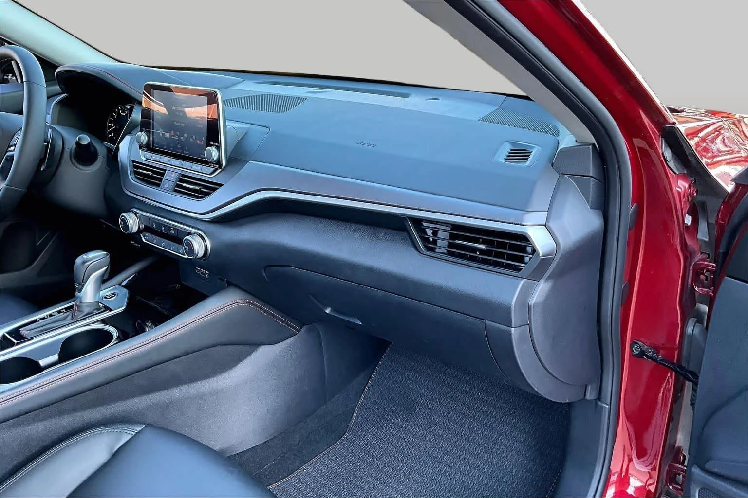 Certified Used 2025 Scarlet Ember Nissan SR image 24
