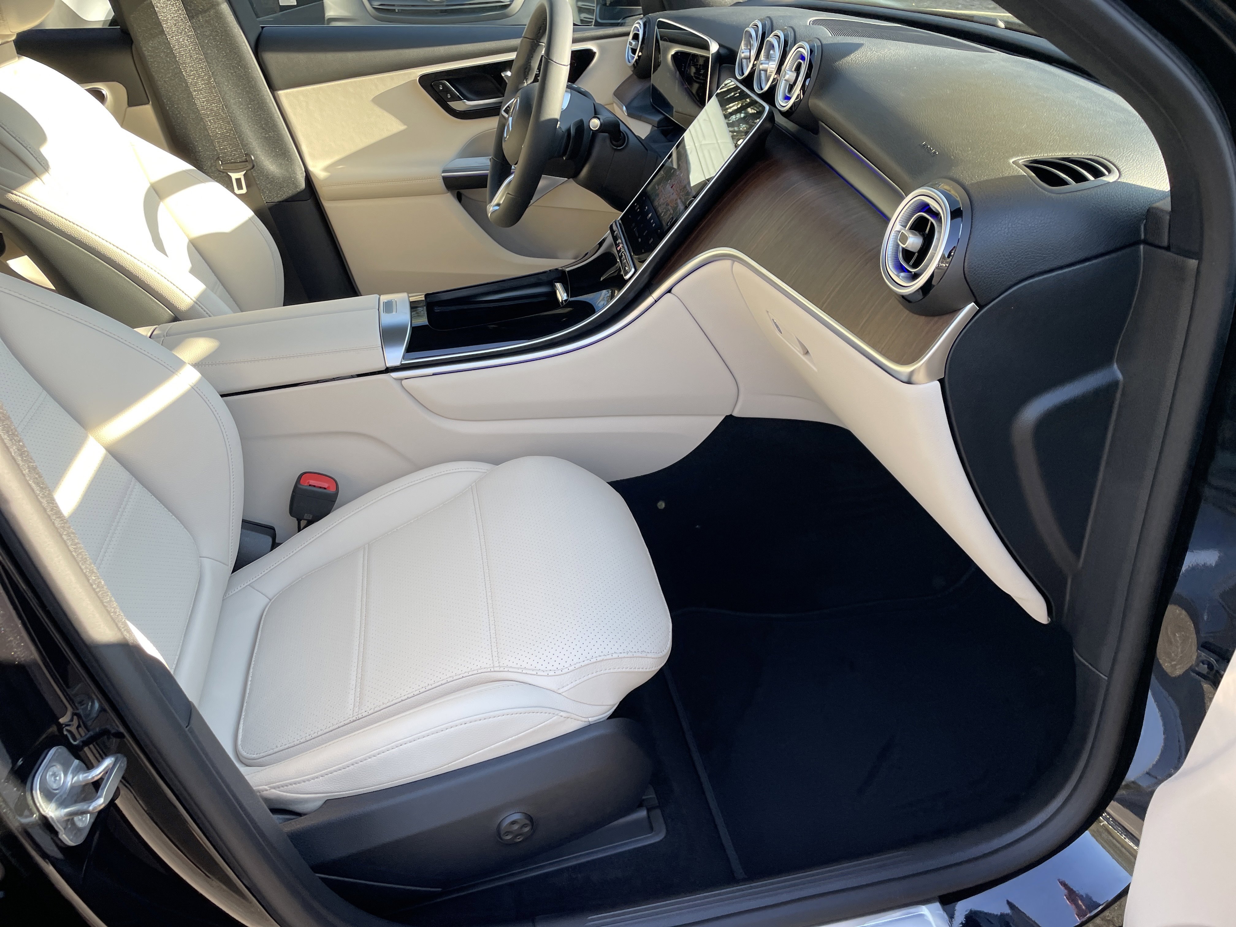 New 2026 Obsidian Black Metallic Mercedes-Benz GLC 300 4MATIC® SUV image 43