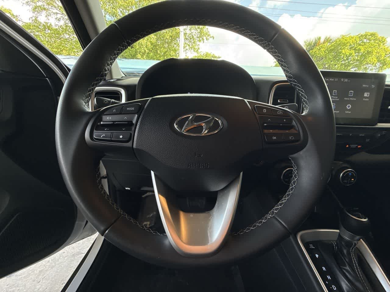 2025 Hyundai Venue SEL - Photo 15