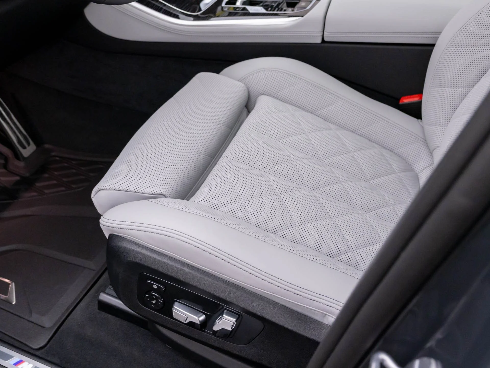 New 2026 Gray BMW xDrive40i image 12