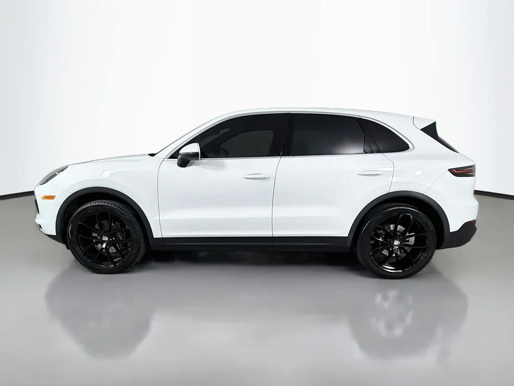 Used 2019  Porsche Base image 8