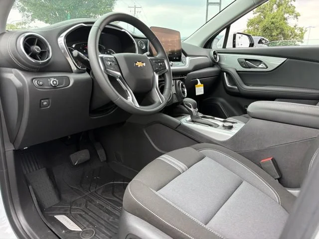 New 2026 Summit White Chevrolet 2LT image 9