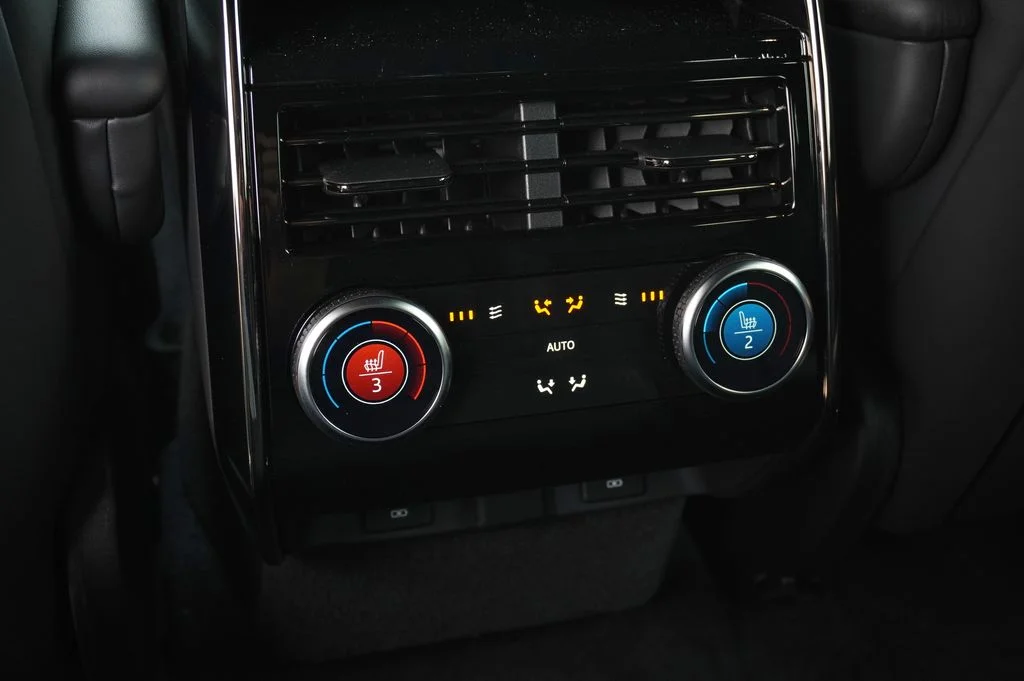 New 2026 Charente Grey Land Rover Dynamic SE image 29