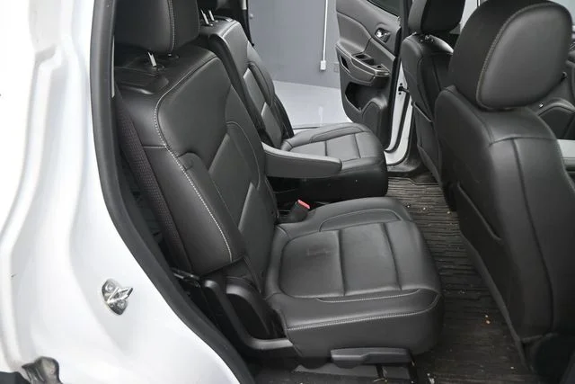 Used 2023 White GMC SLT image 16