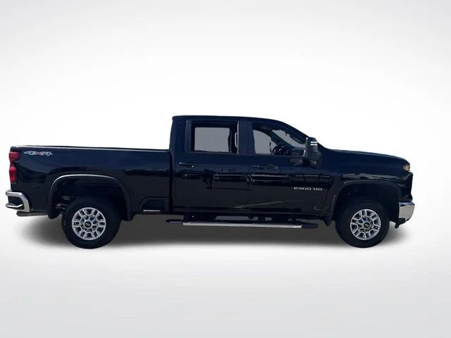 Used 2025 Black Chevrolet LT image 6