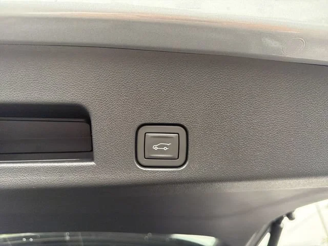 New 2026 Sterling Metallic GMC Elevation image 12