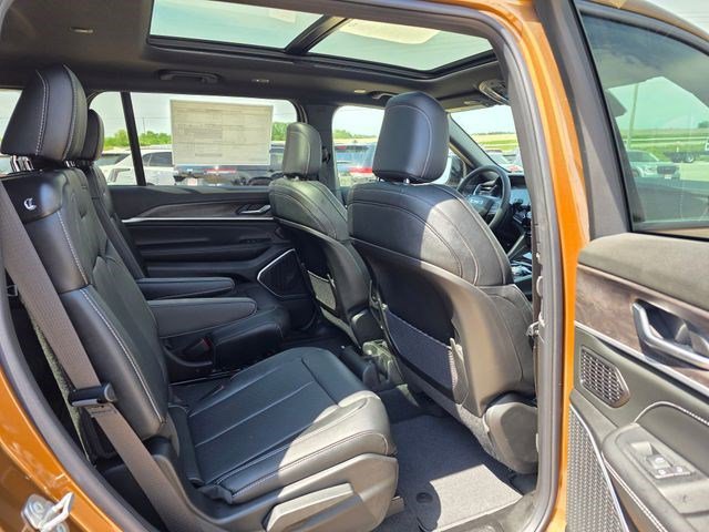 New 2026 Copper Shino Metallic Clear-Coat Exterior Paint Jeep Limited Reserve image 13