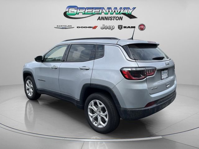 Used 2024 Silver Zynith Metallic Clearcoat Jeep Latitude image 5