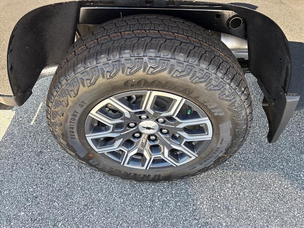 New 2026 Black Chevrolet Z71 image 27