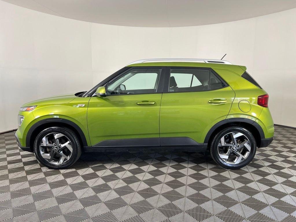 Used 2023 Green Hyundai SEL image 25