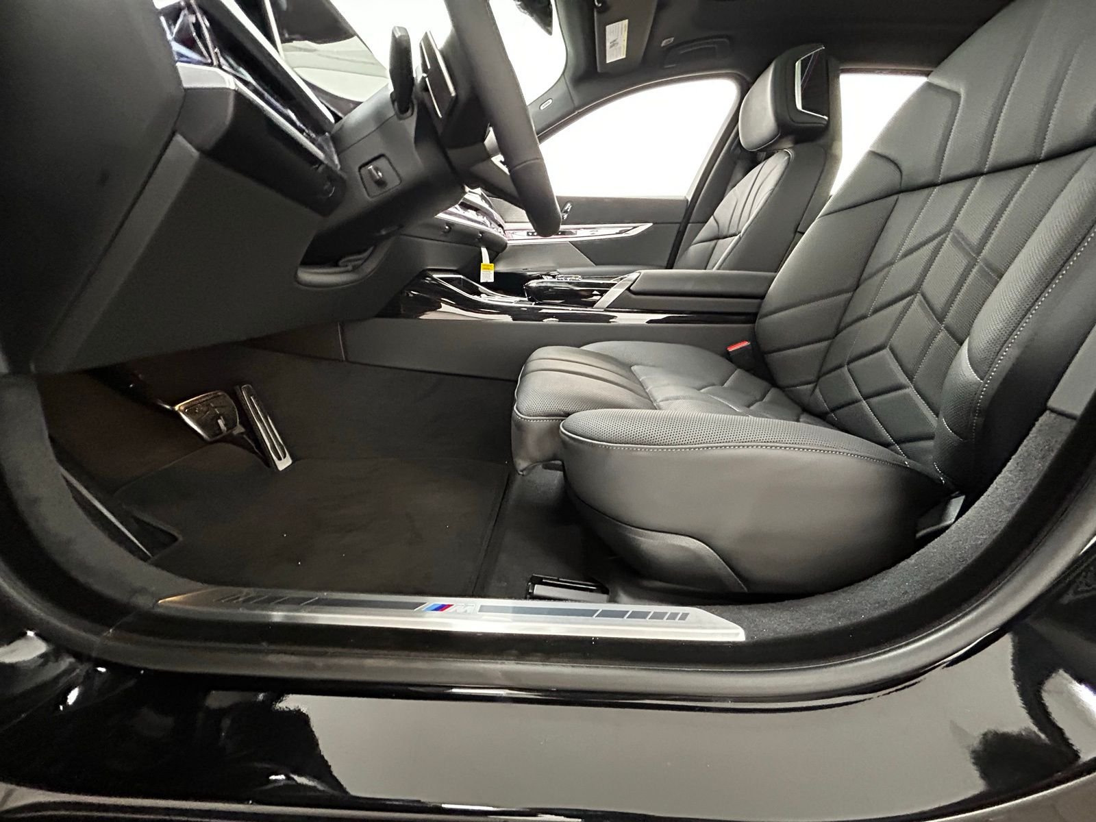 New 2026 Black Sapphire Metallic BMW xDrive60 image 50