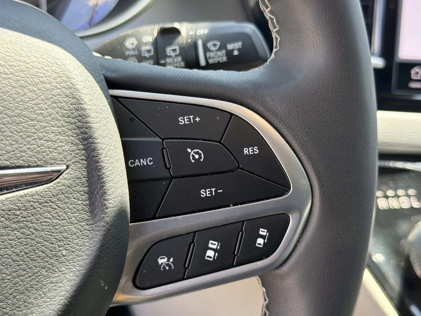 2023 Chrysler Pacifica Touring L - Photo 9