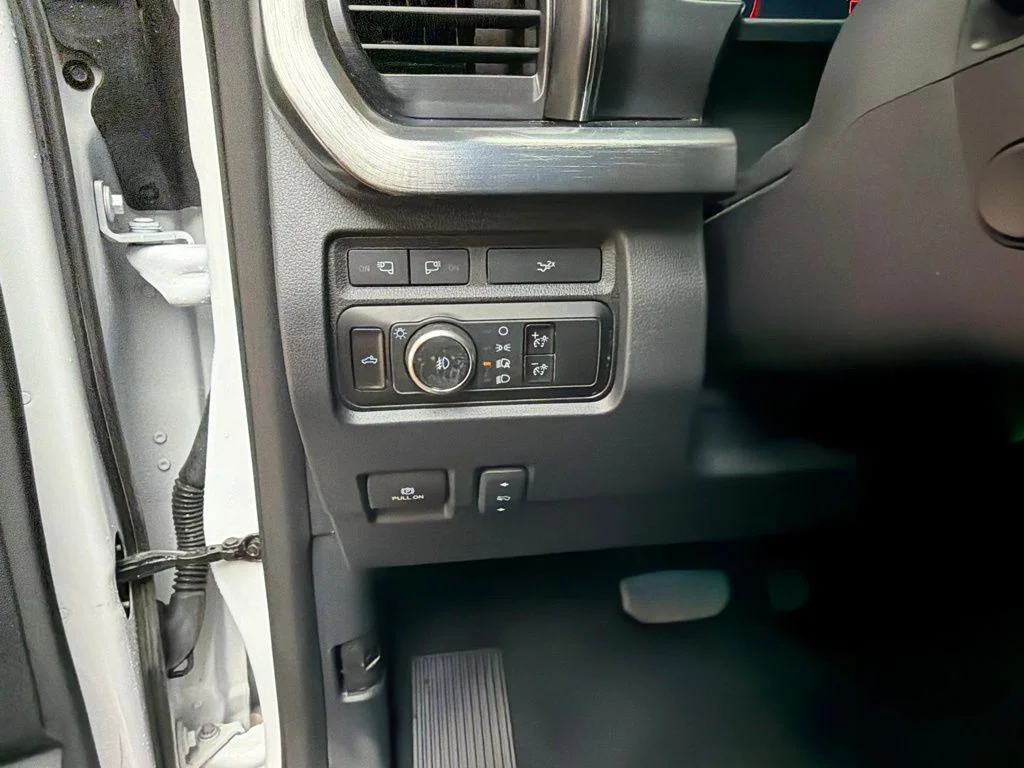 Used 2024 White Ford Lariat image 23