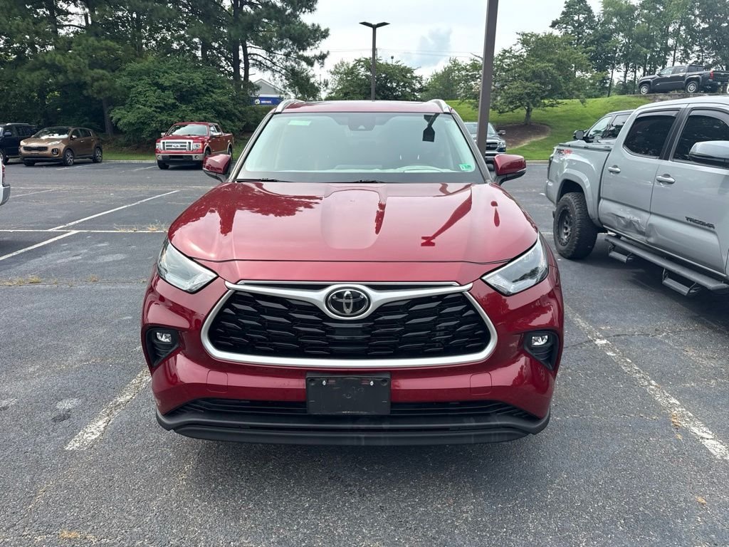 Used 2022 Red Toyota XLE image 8