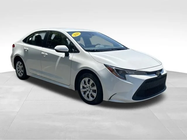 Used 2020 White Toyota LE image 7